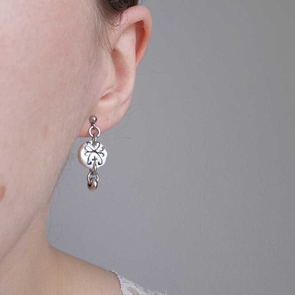 Vintage Victorian Gothic silver circle earrings - Picture 4 of 11